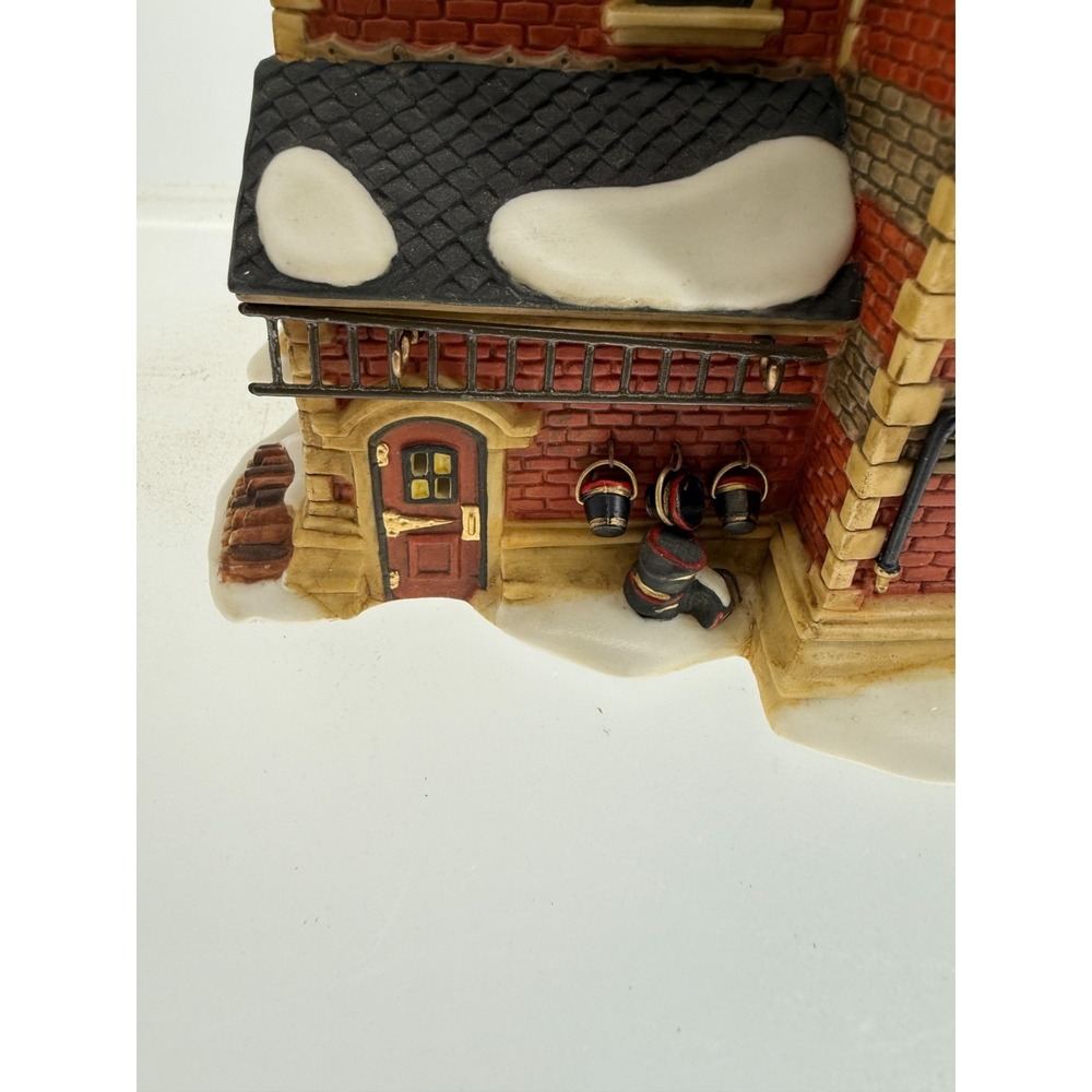 Department 56 Lighted Christmas Village Building Ashwick Lane Hose & Ladder No17 - Picture 4 of 10